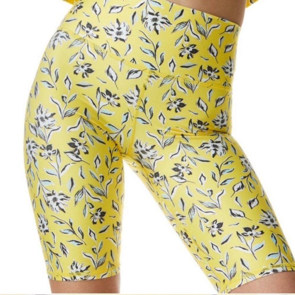 Alice + Olivia yellow floral biker shorts Size XS EUC